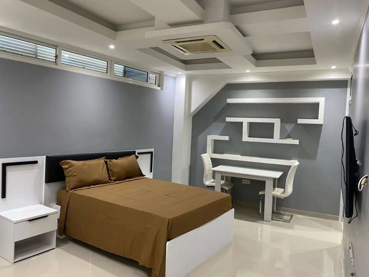 Apartamento Mais Carro George Mendes Praia