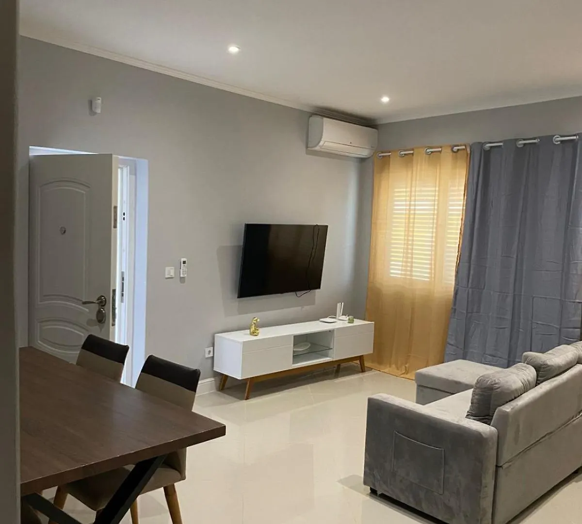 Apartamento Mais Carro George Mendes Praia 0*,