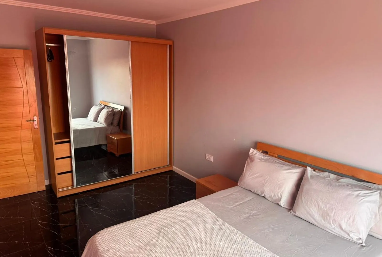 Apartamento Mais Carro George Mendes Praia